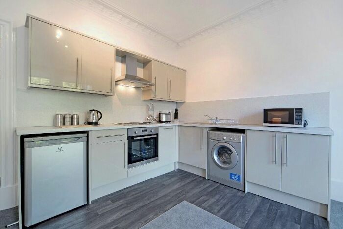 3 Bedroom Flat To Rent In Union Place, West End, Dundee, DD2