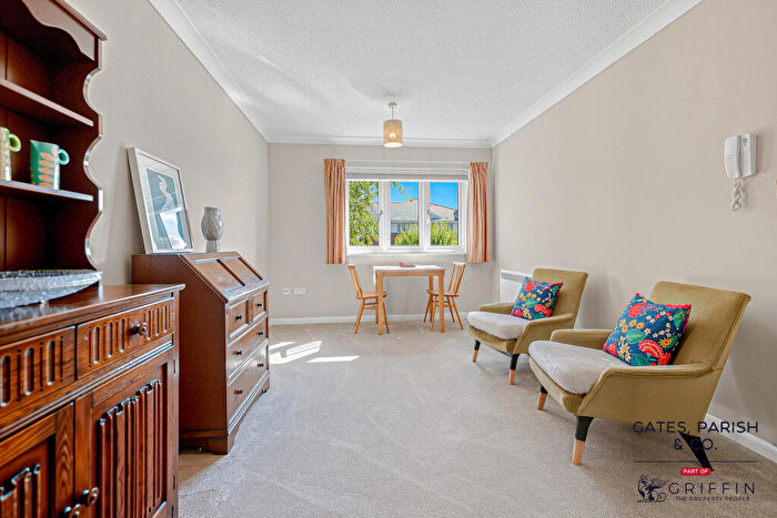 1 Bedroom Flat For Sale In Huskards, Waldegrave Gardens, Upminster, RM14