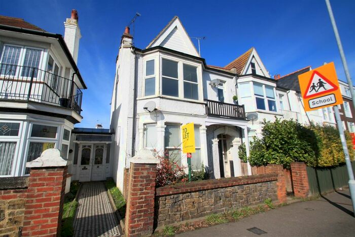2 Bedroom Flat To Rent In Leigh Road, Leigh-On-Sea, SS9
