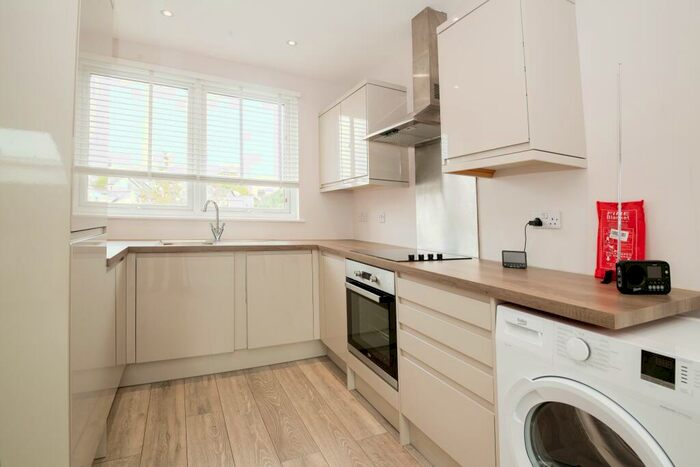 1 Bedroom Apartment To Rent In Clive Road, Canton, CF5