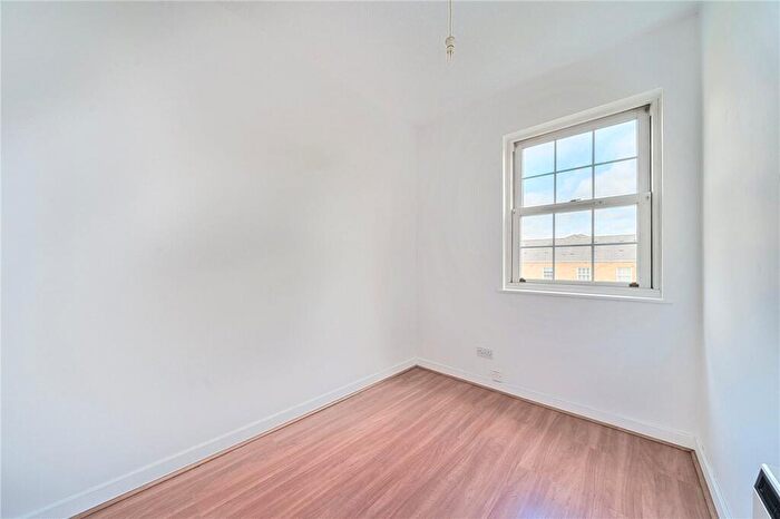 2 Bedroom Apartment To Rent In Sophia Square, London, SE16
