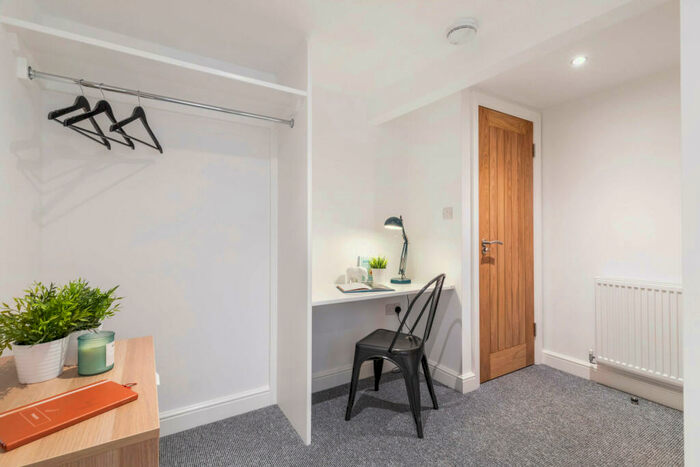 6 Bedroom House To Rent In Burchett Place, Leeds, LS6