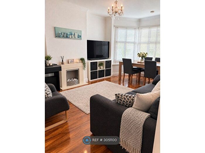 2 Bedroom Maisonette To Rent In Grove Avenue, Sutton, SM1