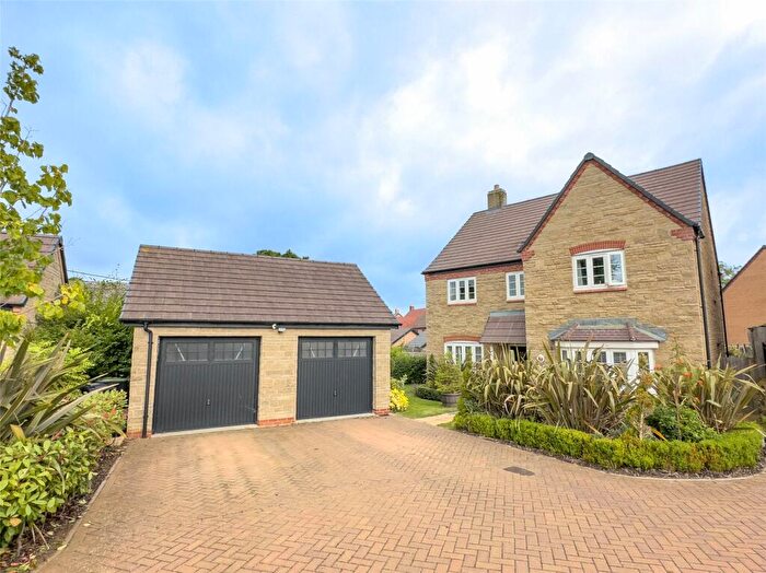 4 Bedroom Detached House For Sale In Masons Grove, North Leigh, Witney, Oxfordshire, OX29