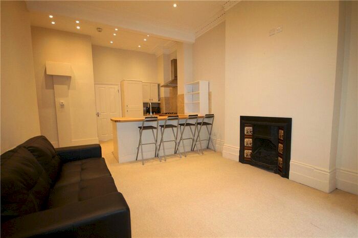 2 Bedroom Flat To Rent In Bolingbroke Road, London, W14
