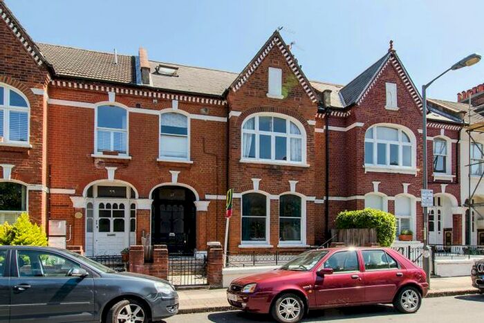 2 Bedroom Flat To Rent In Drakefield Road, Heaver Estate, London, SW17