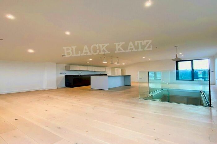 2 Bedroom Flat To Rent In Tottenham Lane, London, N8