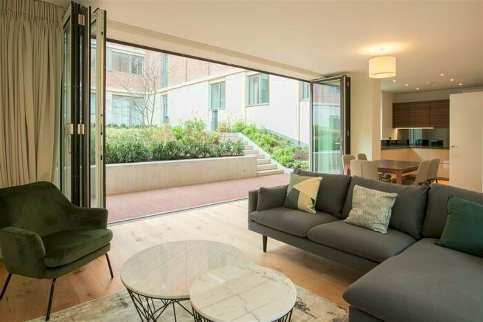4 Bedroom Mews To Rent In Botanical Mews Sugar House Island, E15