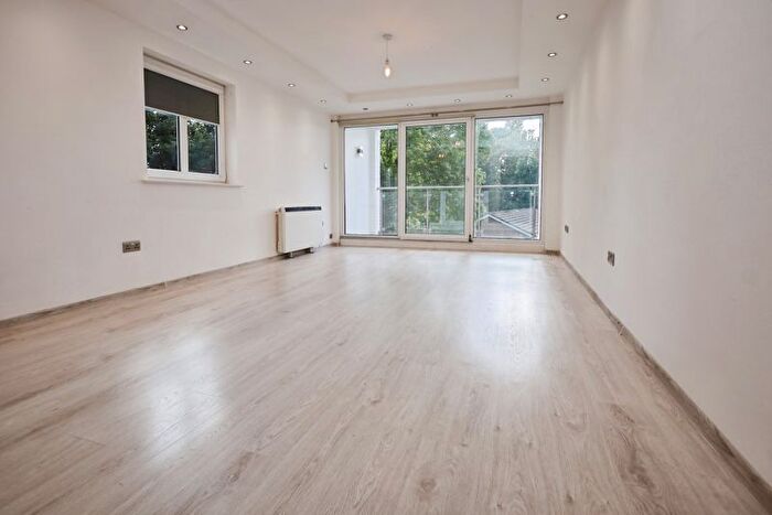 2 Bedroom Flat To Rent In A Wimborne Road, Bournemouth, BH2