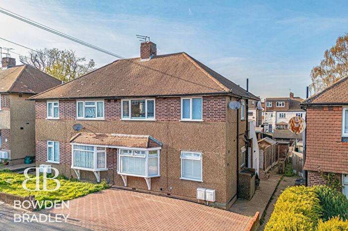 2 Bedroom Property For Sale In Brunswick Gardens, Hainault, IG6