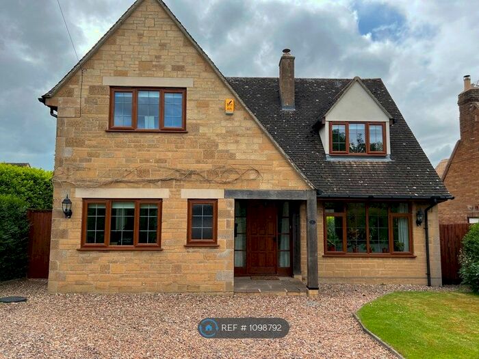 4 Bedroom Detached House To Rent In The Sands, Broadway, WR12