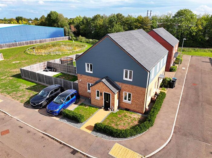 3 Bedroom Semi Detached House For Sale In Blewit Street, Pinchbeck, Spalding, PE11