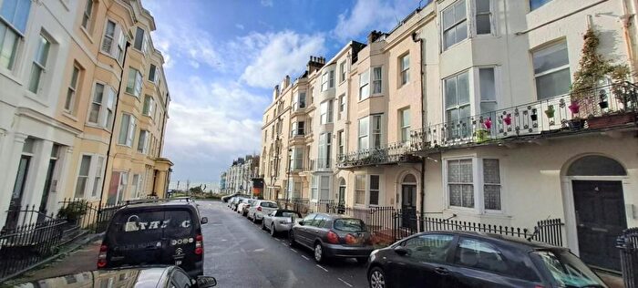 Flat To Rent In Devonshire Place, Brighton, BN2