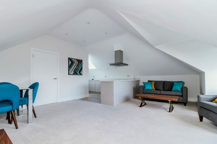 3 Bedroom Flat To Rent In Banbury Road, Kidlington, OX5