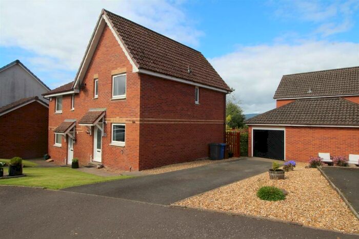 3 Bedroom Semi-Detached House For Sale In Swallow Brae, Inverkip, PA16