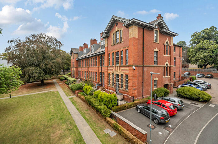 2 Bedroom Flat For Sale In Victoria Gardens, Hyde Park, Leeds, LS6