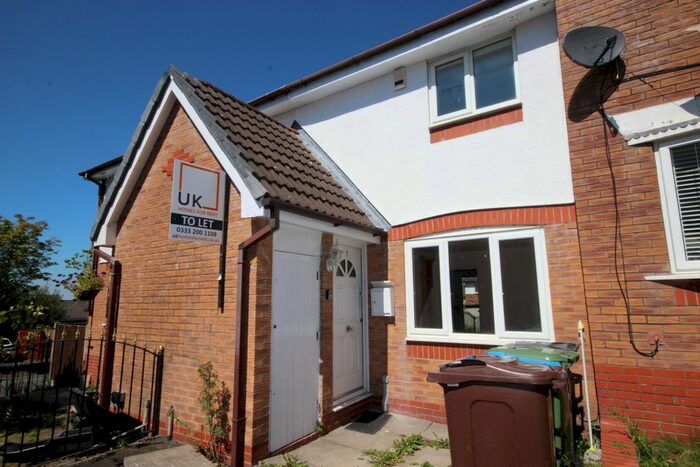 2 Bedroom Property To Rent In Sefton Close, Oldham, OL1