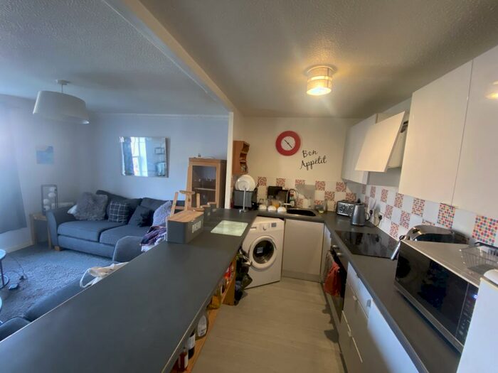 2 Bedroom Flat To Rent In Anglican Court, L8