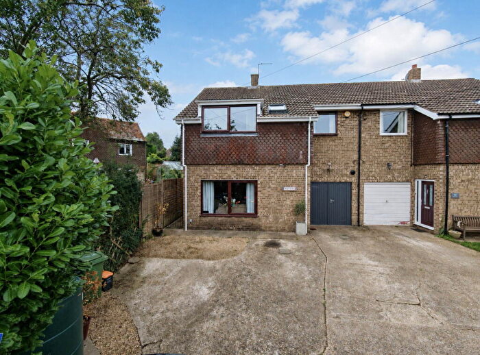 4 Bedroom Semi-Detached House For Sale In School Lane, Platts Heath, Maidstone, ME17