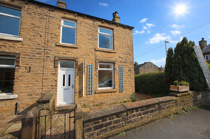 3 Bedroom Property To Rent In Holyoake Terrace, Linthwaite, HD7