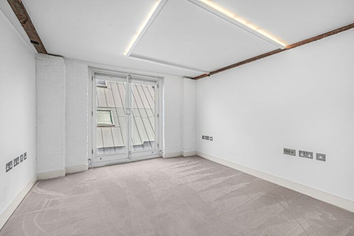3 Bedroom Flat To Rent In Rotherhithe Street, Surrey Quays, SE16