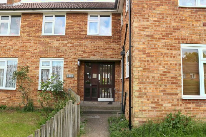 1 Bedroom Flat To Rent In Costwold Avenue, Bushey, WD23