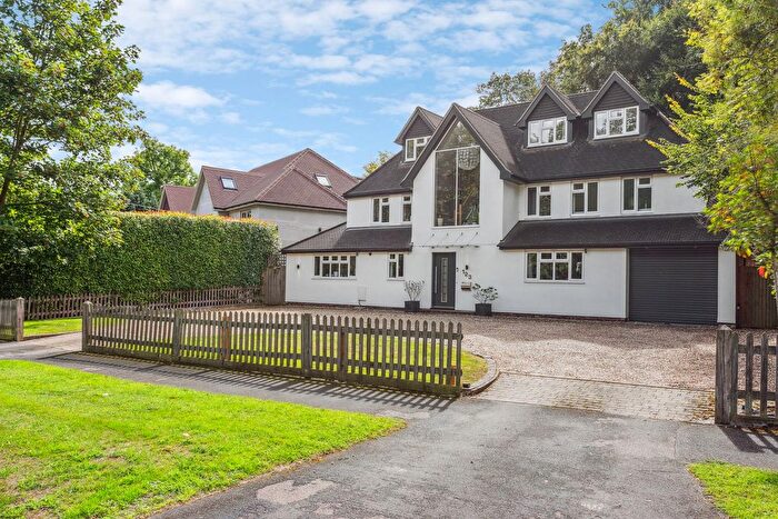 6 Bedroom Detached House For Sale In Valley Road, Rickmansworth, WD3