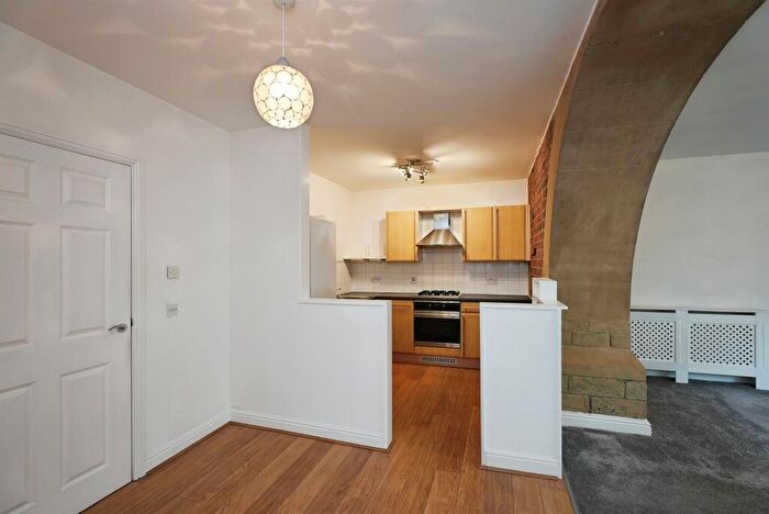 2 Bedroom Apartment For Sale In Emily Way, Halifax, HX1