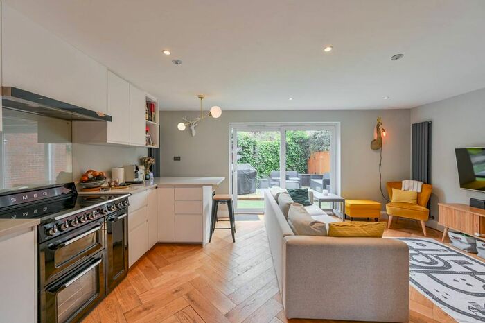 4 Bedroom Property To Rent In Woodstock Road, Chiswick, London, W4