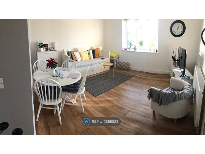 1 Bedroom Flat To Rent In Simran House, Shinfield, RG2