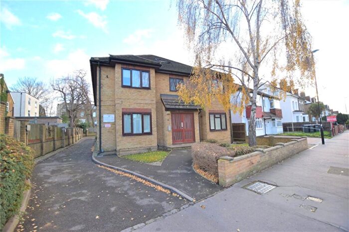Apartment To Rent In Prince Road, London, SE25