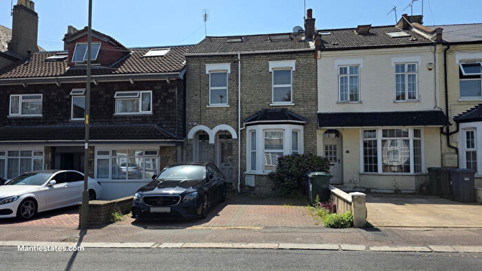 1 Bedroom Maisonette For Sale In Victoria Road, New Barnet, EN4