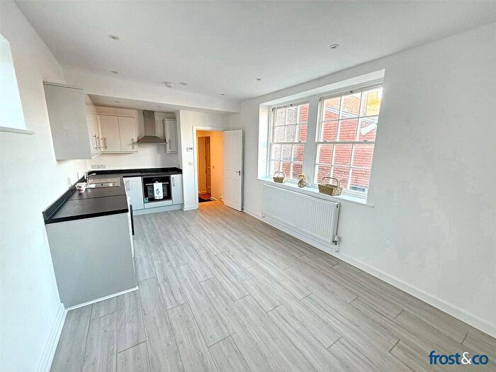 1 Bedroom Apartment For Sale In High Street, Poole, Dorset, BH15