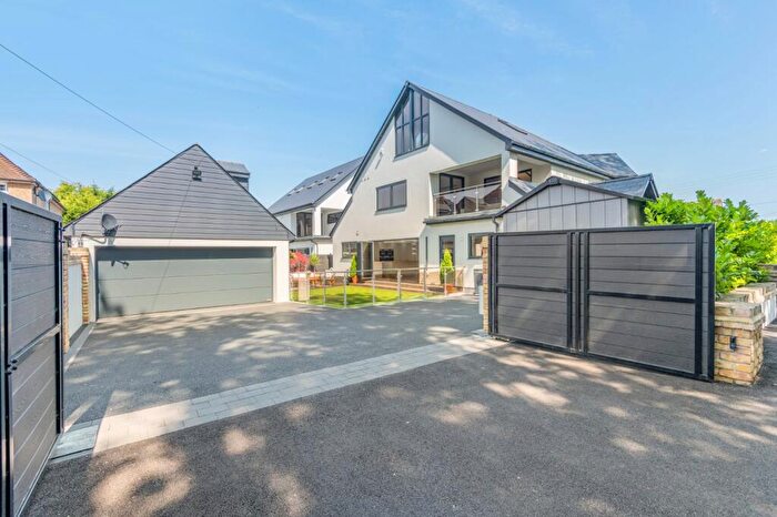 5 Bedroom Detached House For Sale In Oak Lane, Upchurch, Kent, ME9