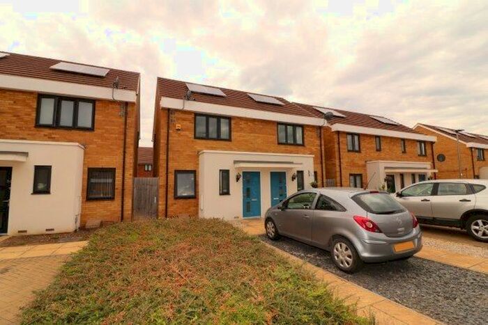 2 Bedroom Property To Rent In Sanderling Close, Tilbury, RM18