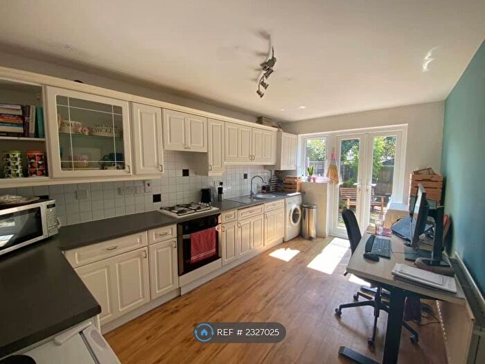 4 Bedroom Semi-Detached House To Rent In West Street, Farnham, GU9