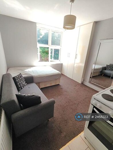 Studio To Rent In Downs Road, Luton, LU1