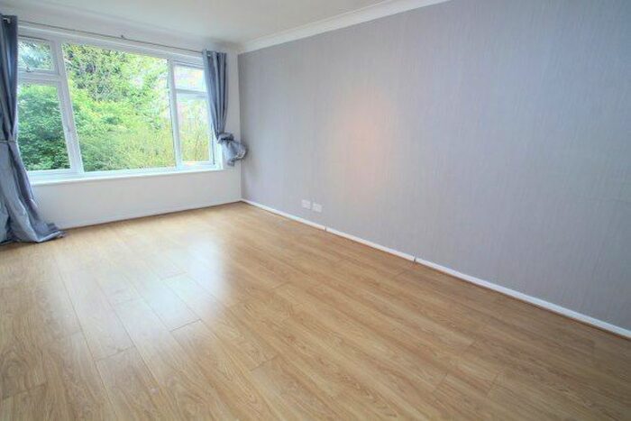 2 Bedroom Flat To Rent In Sharon Court, Bromley, BR1