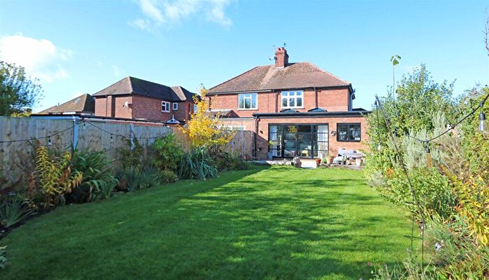 3 Bedroom Semi-Detached House For Sale In Queens Road, Thame, OX9