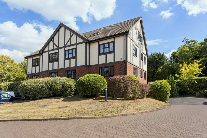 2 Bedroom Flat To Rent In White Lodge Close, Sevenoaks, TN13