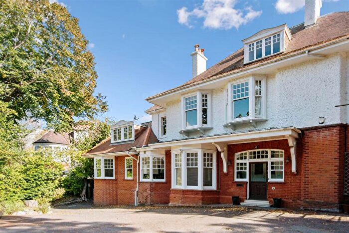 2 Bedroom Flat For Sale In West Overcliff Drive, Bournemouth, BH4