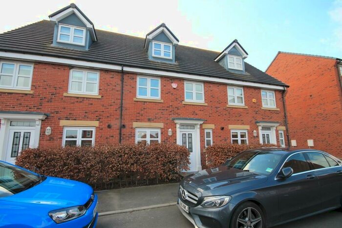 4 Bedroom Town House To Rent In Hutton Way, Framwellgate Moor, Durham, DH1