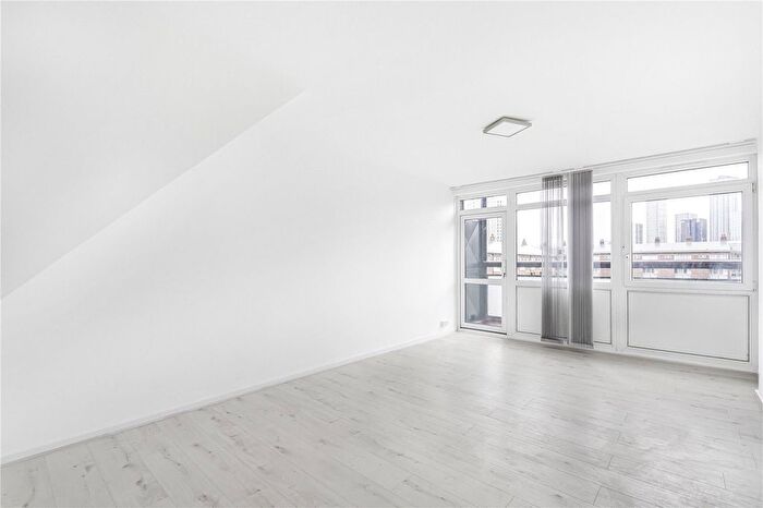 2 Bedroom Flat To Rent In Cottage Street, London, E14