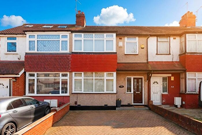 3 Bedroom Terraced House For Sale In Lansbury Drive, North Hayes, UB4