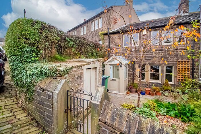 2 Bedroom Cottage For Sale In The Village, Holme, Holmfirth, HD9