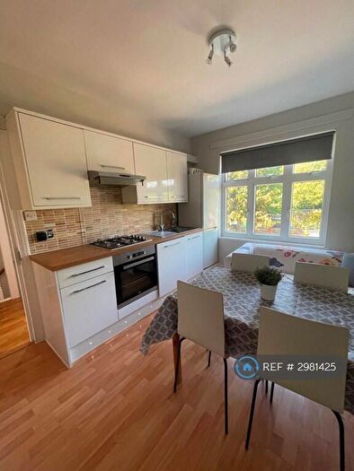 3 Bedroom Maisonette To Rent In Barriedale, London, SE14
