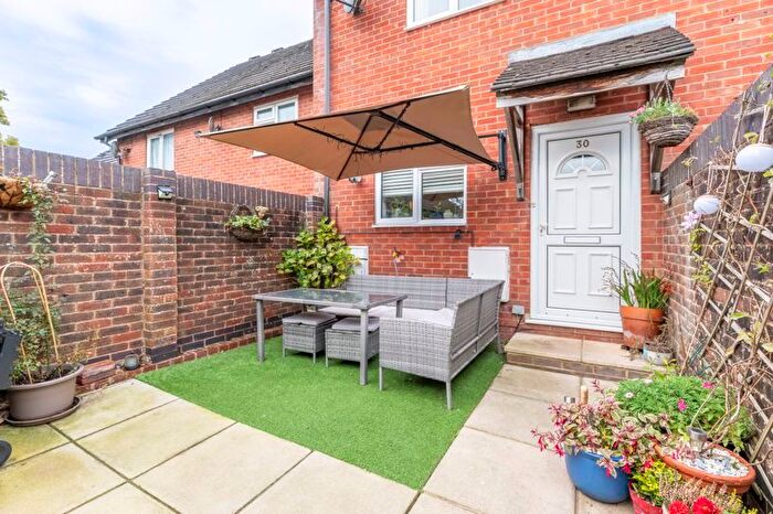 2 Bedroom Terraced House For Sale In Greenfield Drive, Ridgewood, TN22