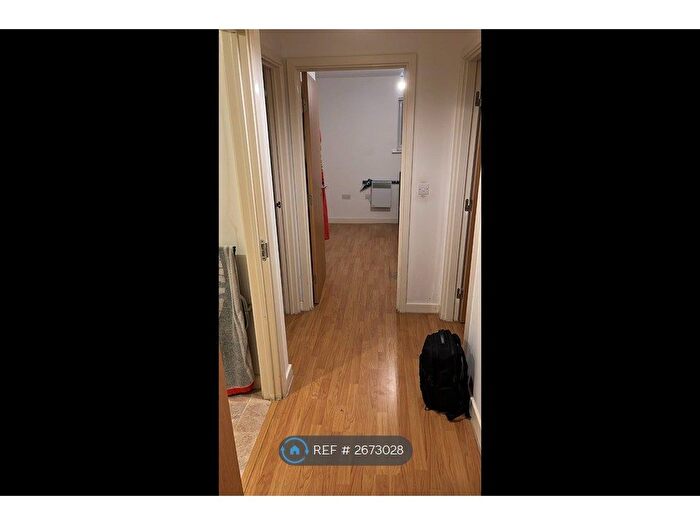 2 Bedroom Flat To Rent In Ladywell Point, Salford, M50