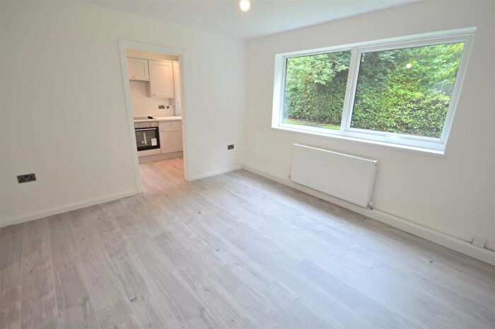 1 Bedroom Apartment To Rent In Brooklands Road, Sale, M33