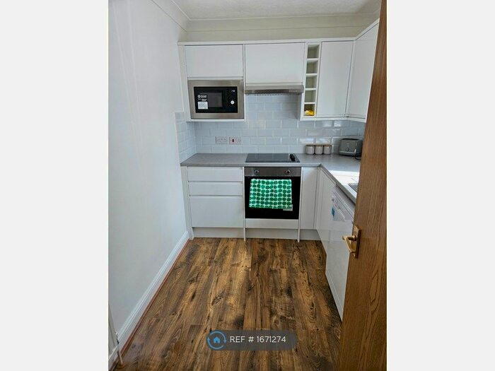 1 Bedroom Semi-Detached House To Rent In Boltons Lane, Harlington, Hayes, UB3